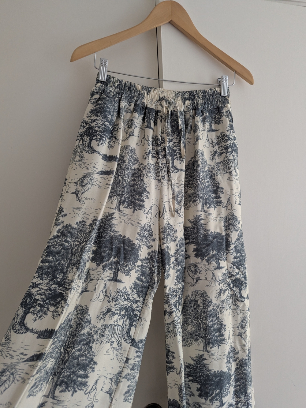 Toile De Jouy Print Wide-Leg Trousers - Picture 3 of 7